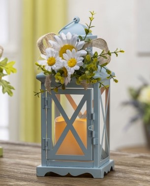 lantern decorated with daisies